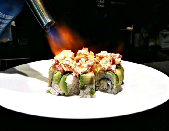 Maki roll di tempura di gamberi, avocado, astice g